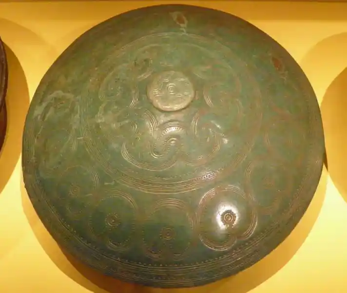 Green dish with solar disc